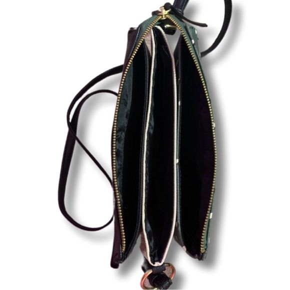 🛍 EUC-  Time & Tru Crossbody Triple Compartment Bag Green, Cream, and Black - Picture 4 of 5